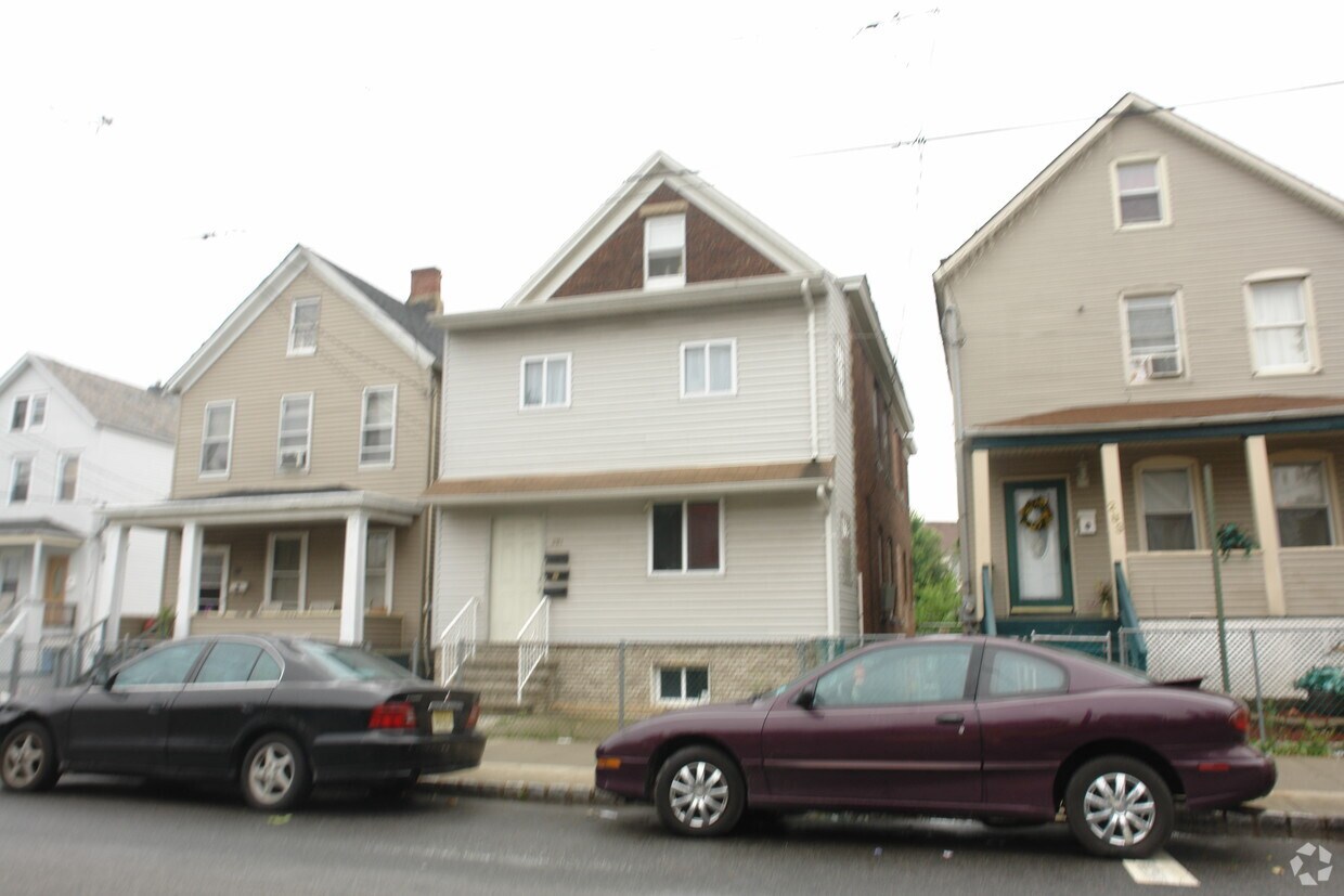 Building Photo - 281 Washington St