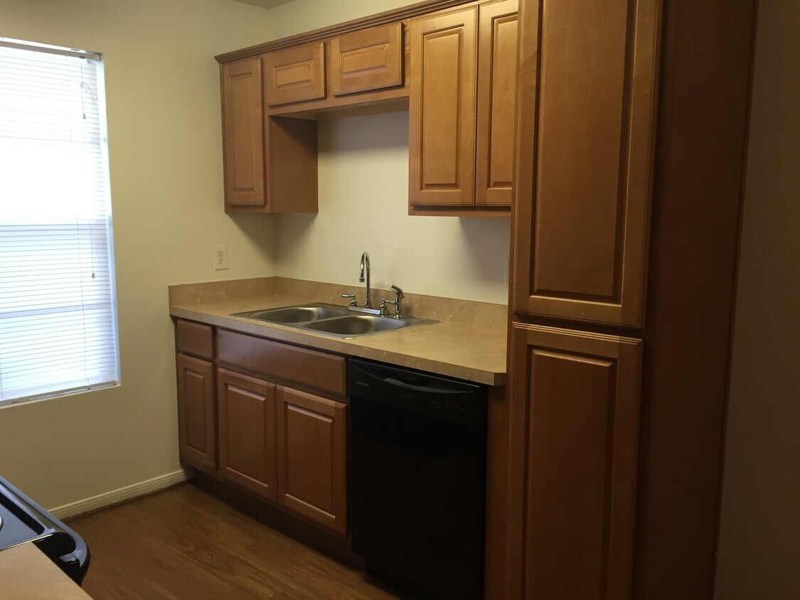 Building Photo - 3606MN