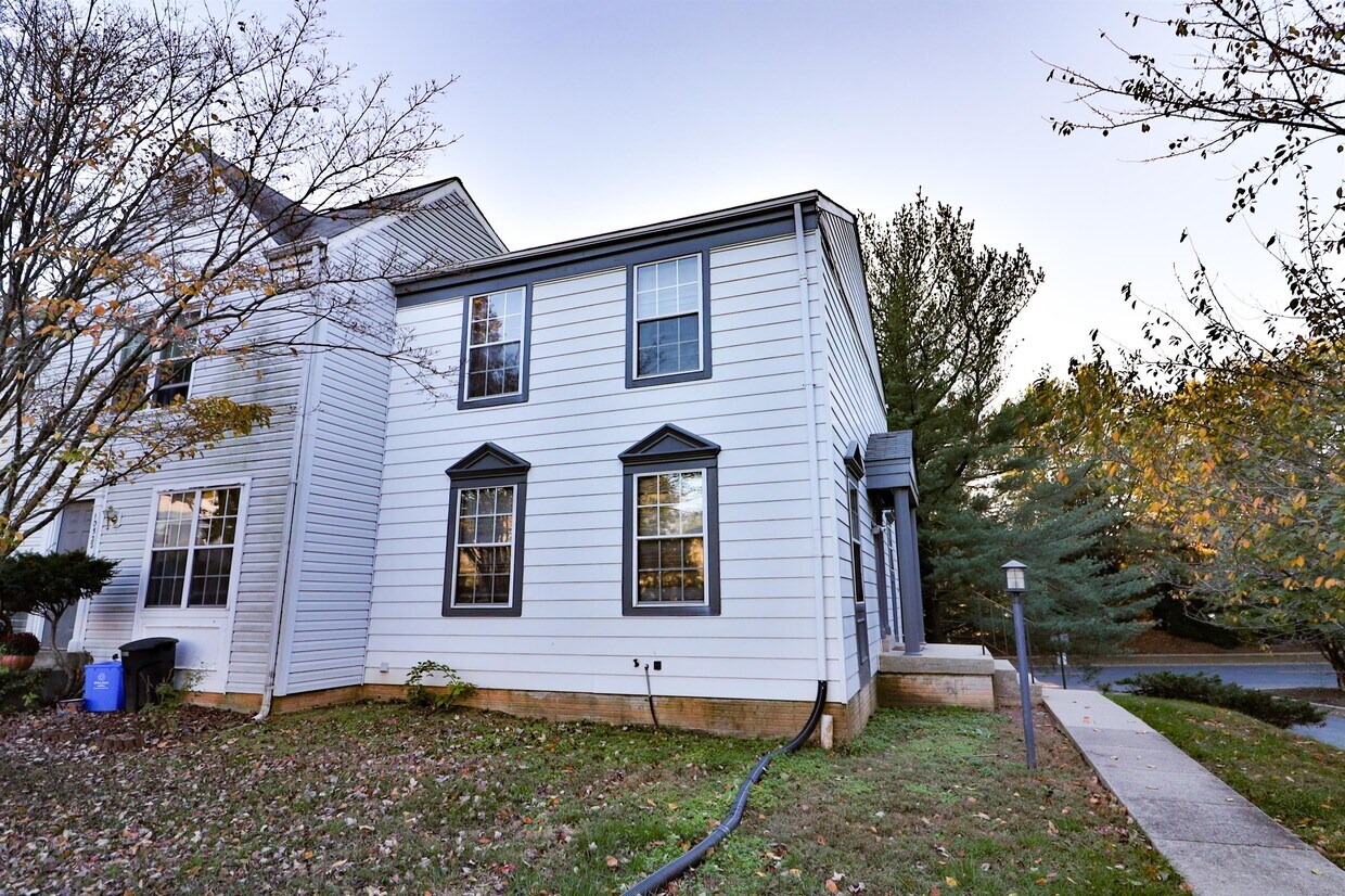 Primary Photo - 10524 Prairie Landing Terrace