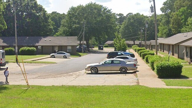 Building Photo - 100 Northwood Dr