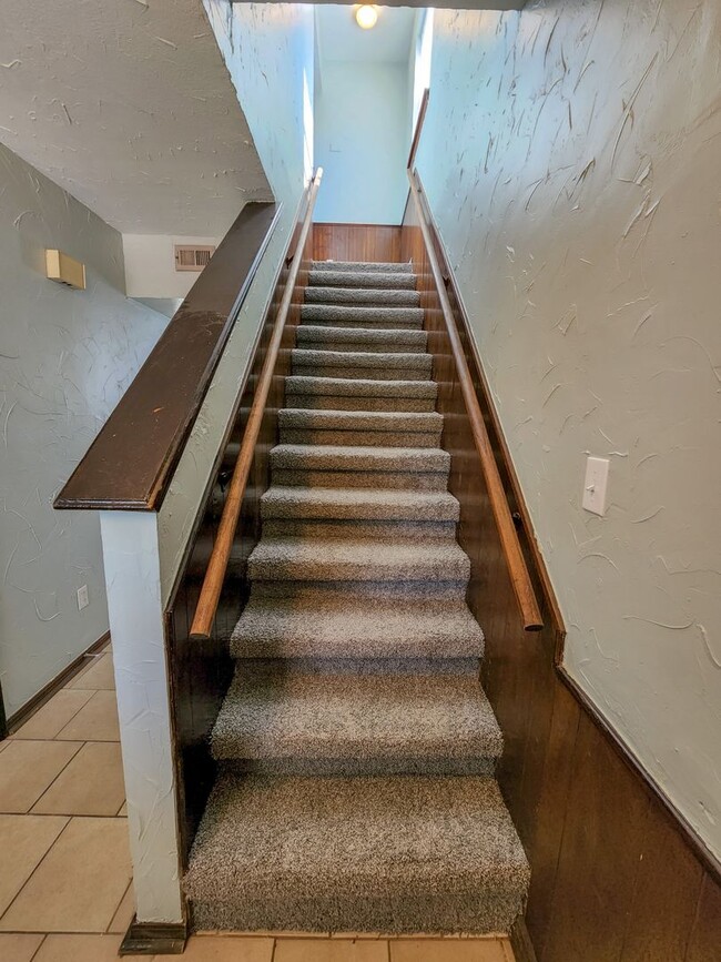 Foto del edificio - 3 bed Brick Townhome in Shawnee