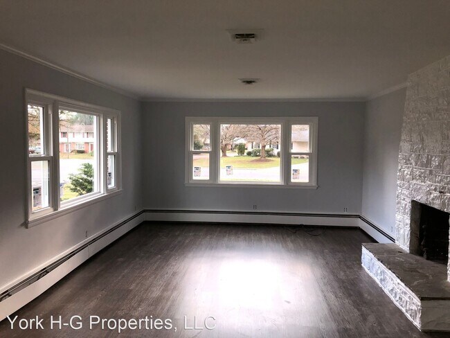 Building Photo - 4 br, 2 bath House - 80 Hillside Dr.