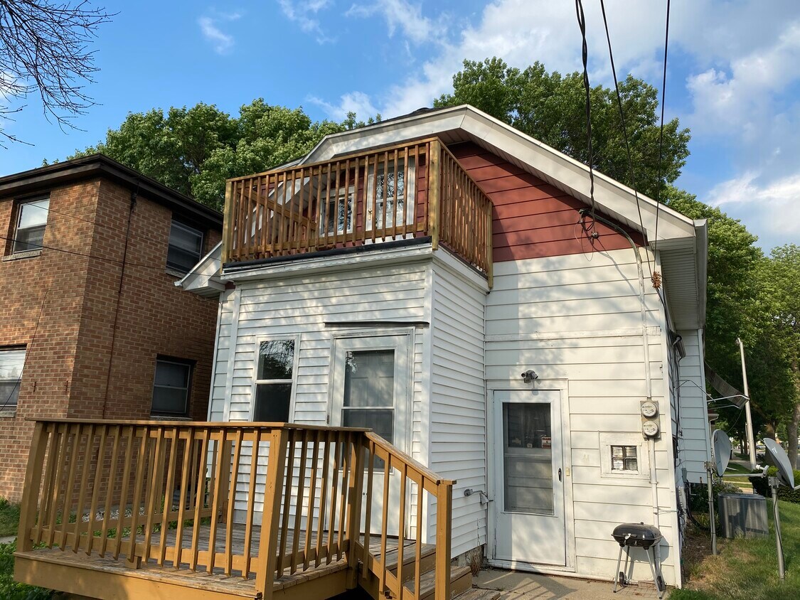 Private Entrance - patio and balcony - 7506 W Grant St