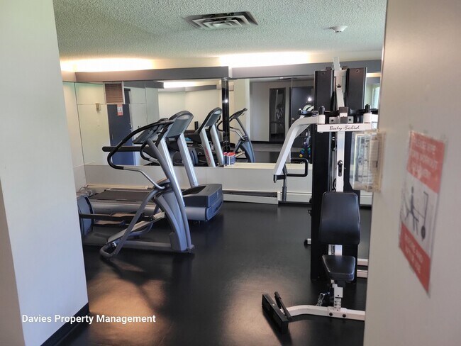 Photo du bâtiment - 10545 Saskatchewan Dr NW