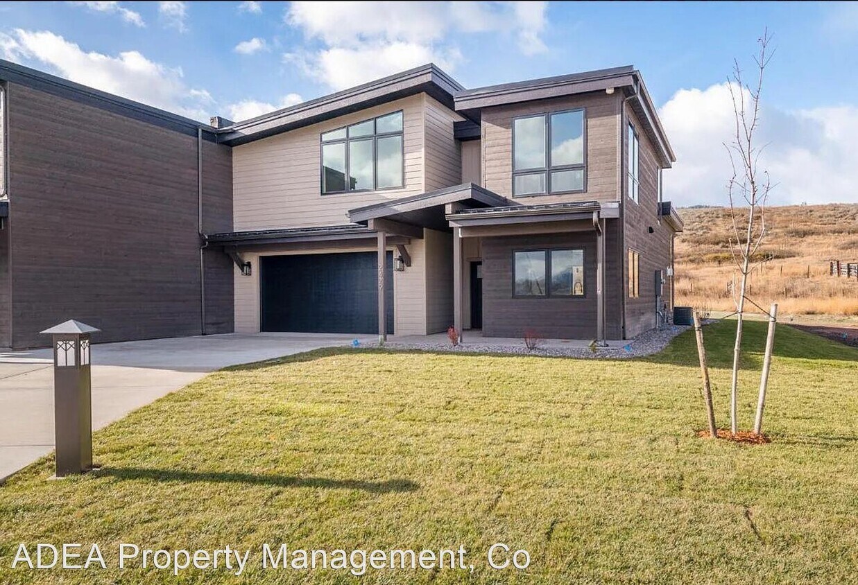 Foto principal - 3 br, 3.5 bath House - 2429 Pale Evening Ct
