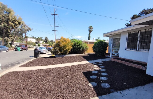 Building Photo - Welcome To This Charming 2-Bed, 1-Bath House