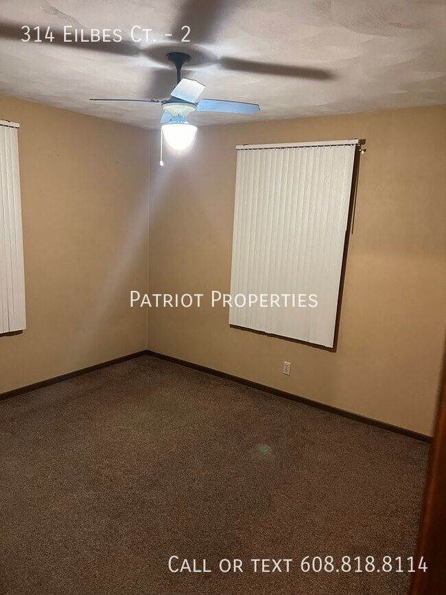 Building Photo - 3 bedroom/1.5 bath duplex in Beaver Dam