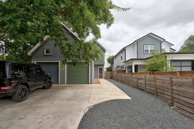 Building Photo - 1133 Brookswood Ave