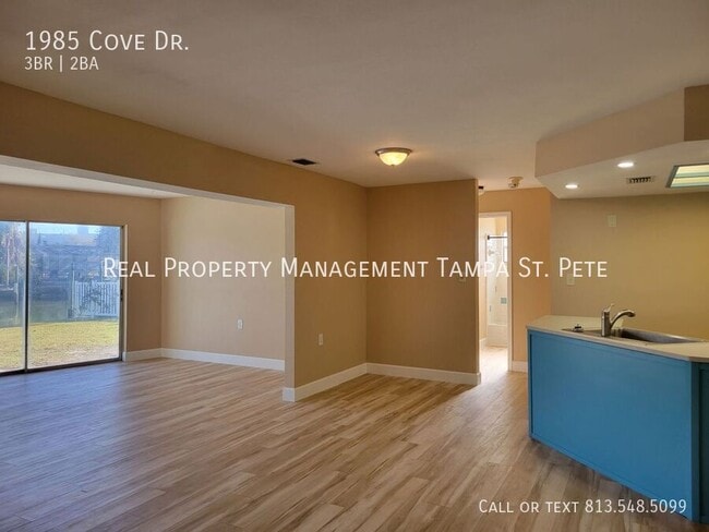 Foto del edificio - 1985 Cove Dr