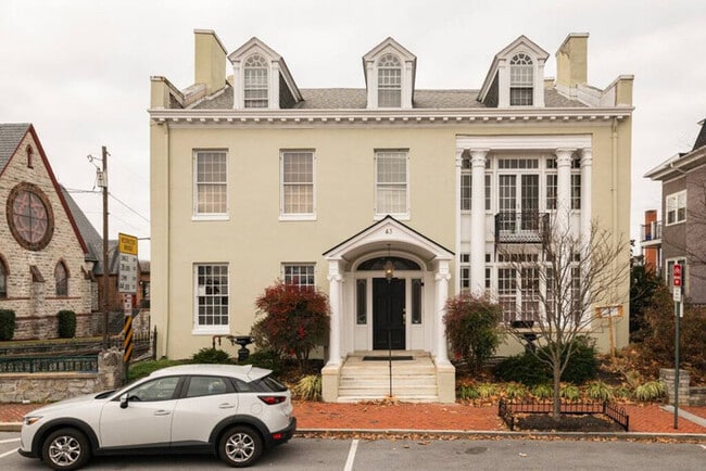 Building Photo - Heritage Luxury Condo near Antietam