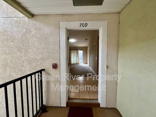 Foto del edificio - 7920 Merrill Rd