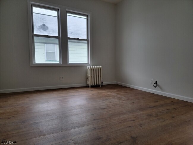 Foto del edificio - 127 W Price St