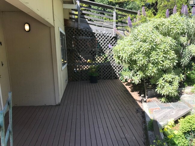 Building Photo - 1721 Arrowhead Dr
