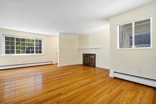 Building Photo - 27 Hermon St