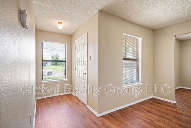 Building Photo - 203 Pecan St