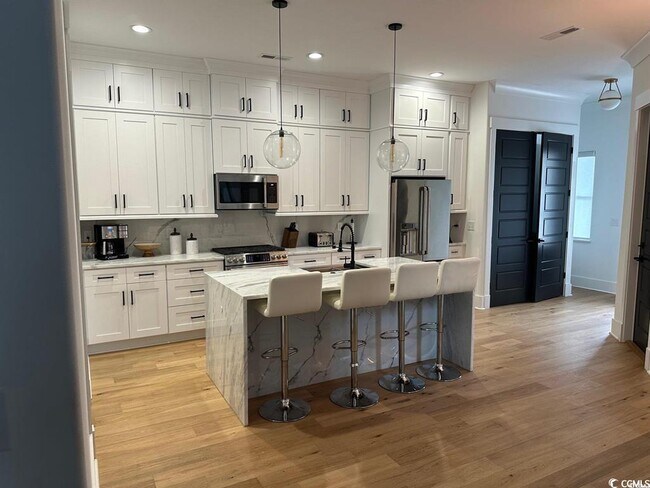Foto del edificio - 6706 Montgomery Ln