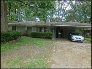 Building Photo - 6904 Dahlia Dr