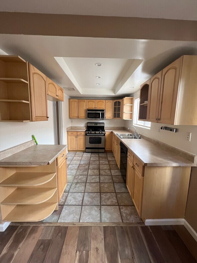 Foto del edificio - 17155 Chatsworth St