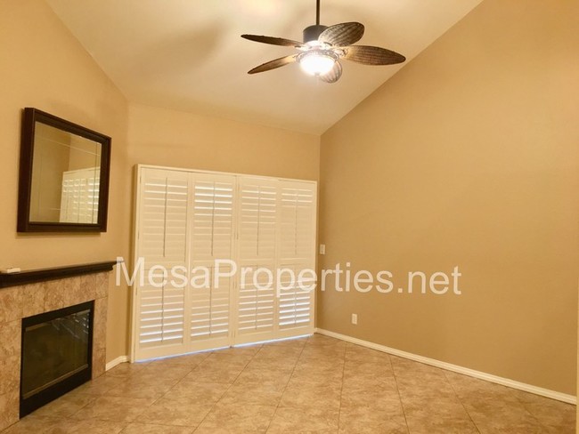 Building Photo - Gorgeous 3 Bed/2.5 Bath Condo in Claremont!