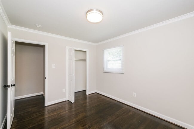 Building Photo - Spacious Single Family Home with backyard ...