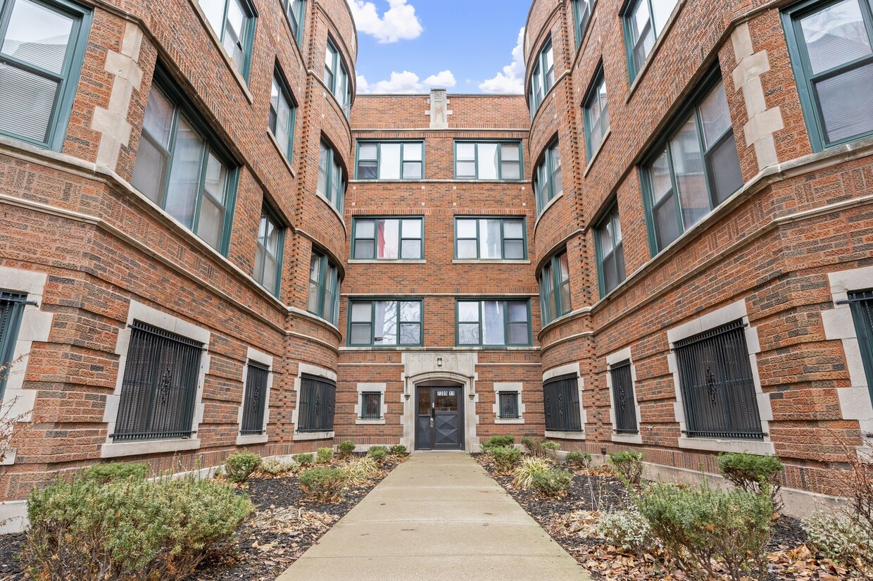 7311 S East End Ave Unit 1W, Chicago, IL 60649 Room for Rent in