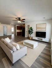 Building Photo - 24 St James Pl