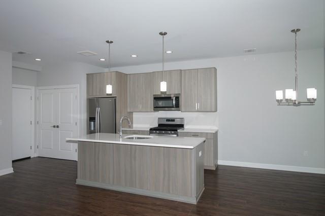 Building Photo - 204 Sutton Ct