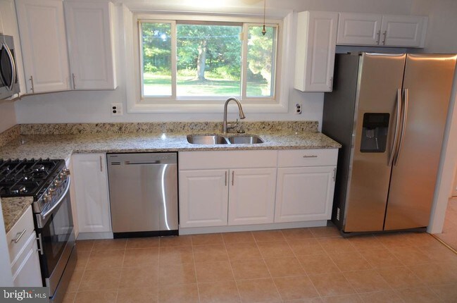 Building Photo - 9210 Maple Rock Dr