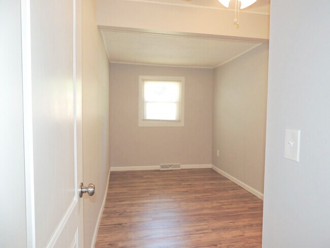 Foto del edificio - 3 Bed - 1 Full Bath Eastlake, Ohio Ranch f...
