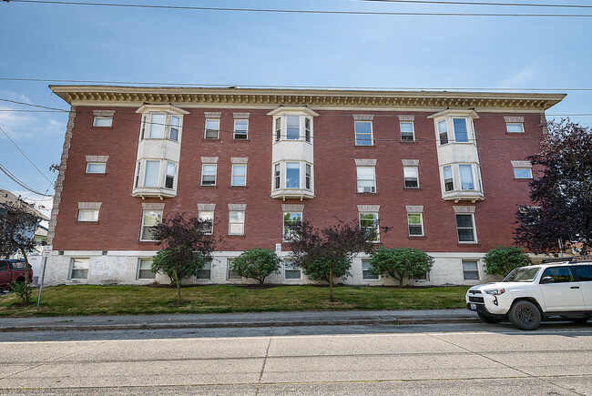 Building Photo - Heritage Manor