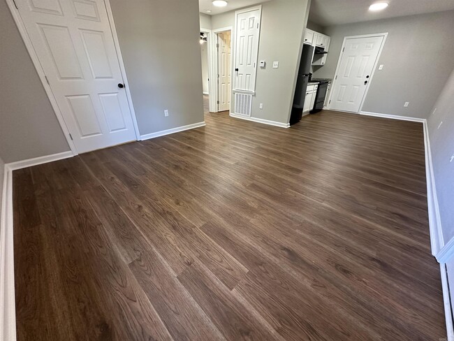 Building Photo - 6 Hiland Pl