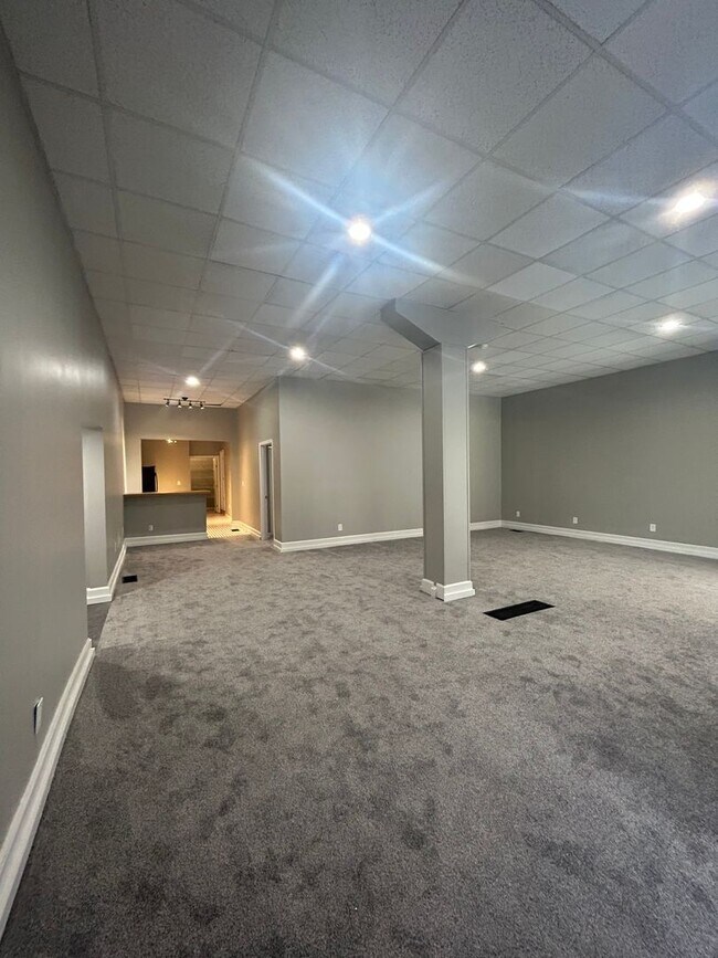 Foto del edificio - Two Bedroom, Two & Half Baths in Downtown