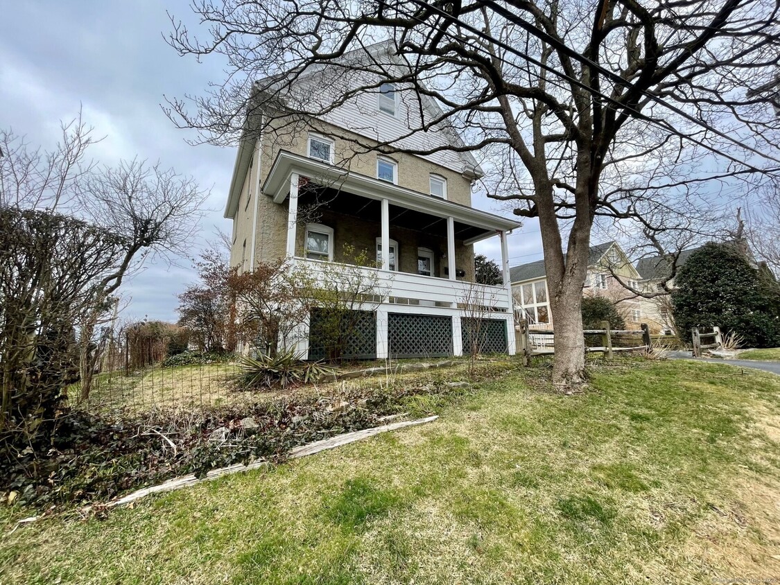 Primary Photo - 14 Berrian Pl