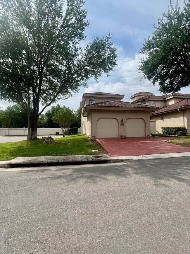 Foto del edificio - Meticulously Maintained 2/2.5 Townhome in ...