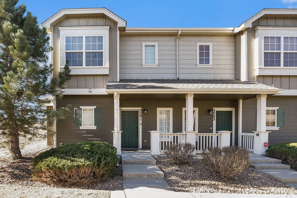 Available NOW! 2 Bedroom 2 Bath Beautiful Townhome - Available NOW! 2 Bedroom 2 Bath Beautiful Townhome