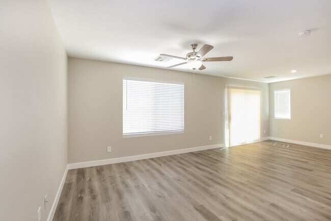 Foto del edificio - 6711 Scarlet Star Ave