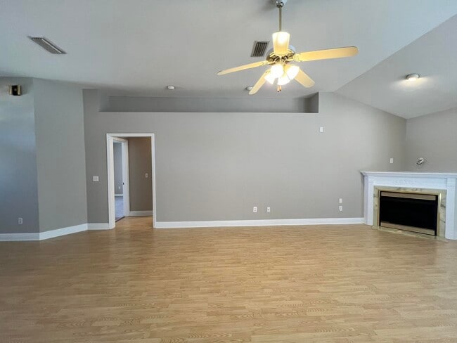 Building Photo - 2003 Hickory Tree Ln