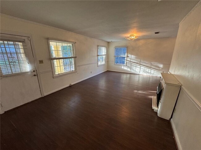 Building Photo - 35 E Chadwick Dr