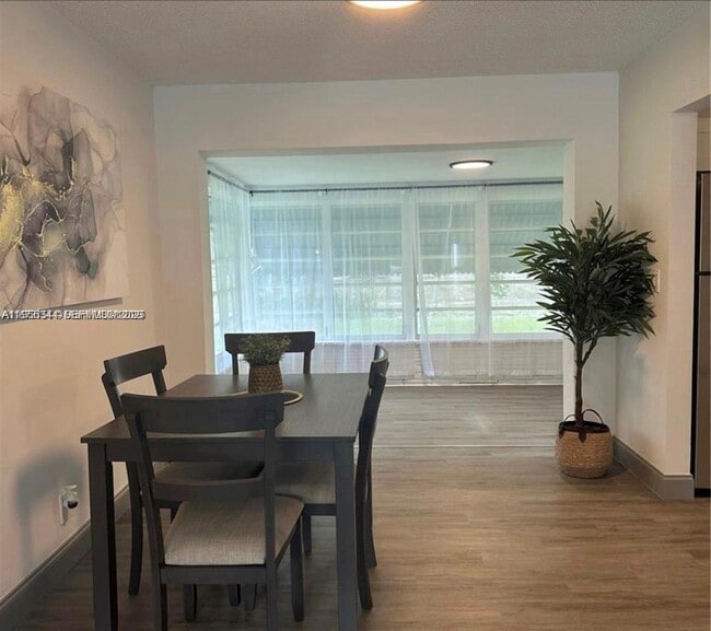 Foto del edificio - 2500 NE 181st St