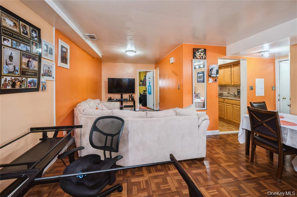 Foto del edificio - 782 E 179th St