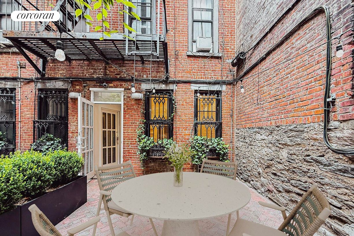Primary Photo - 344 W 17th St