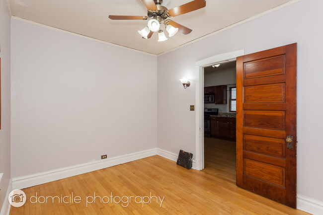 Foto del edificio - 2108 W Addison St