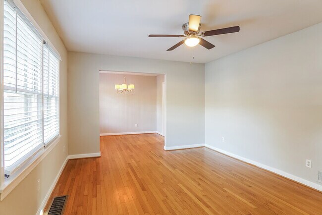 Building Photo - 216 Westwood Dr