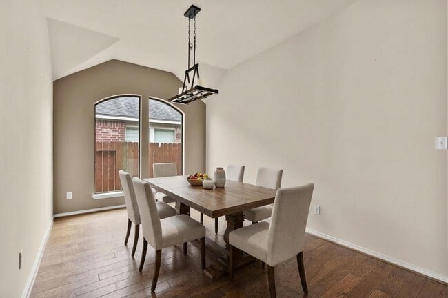 Foto del edificio - 10923 Starling Creek Dr