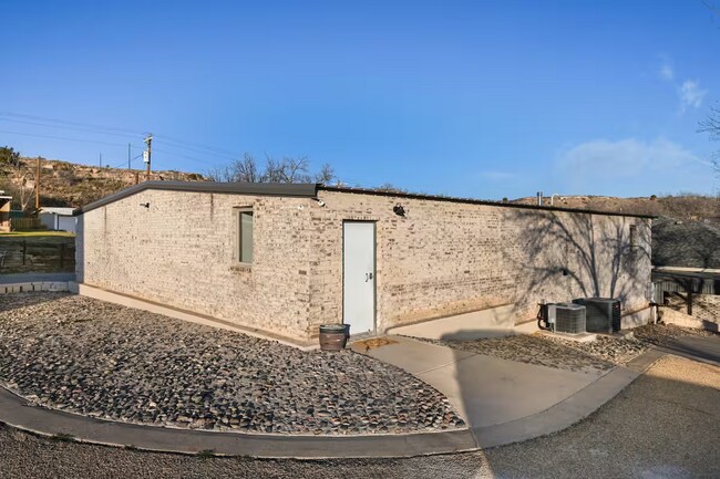 Foto del edificio - Fully Furnished Rental at Buffalo Springs Lake! All bills paid!