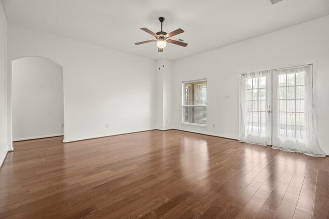 Foto del edificio - 3303 Hickory Knoll Dr
