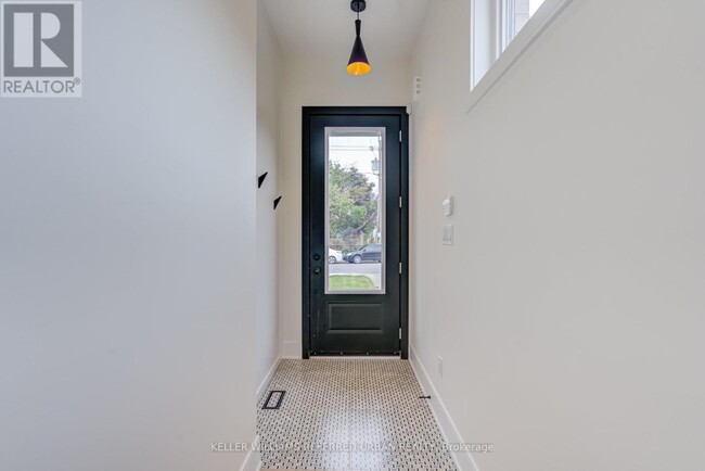 Building Photo - 16B Maple Ave N