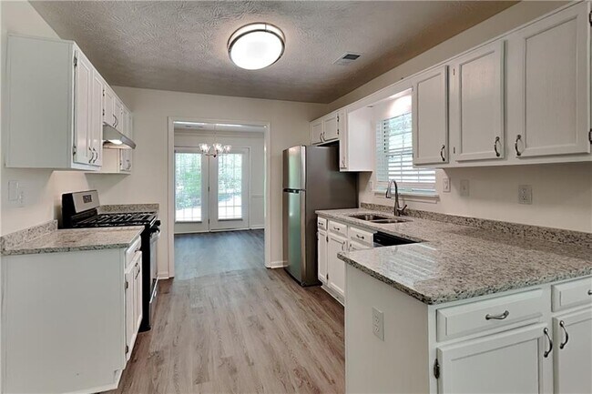 Foto del edificio - 5784 Shoal Creek Dr