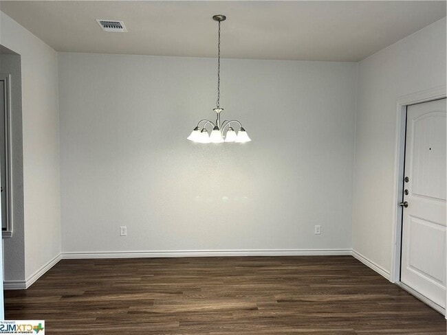 Building Photo - 205 Dolphin Dr