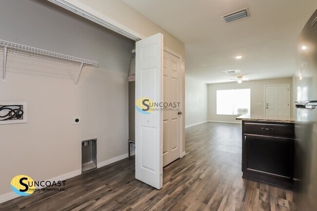Building Photo - 9341 N Mendoza Way
